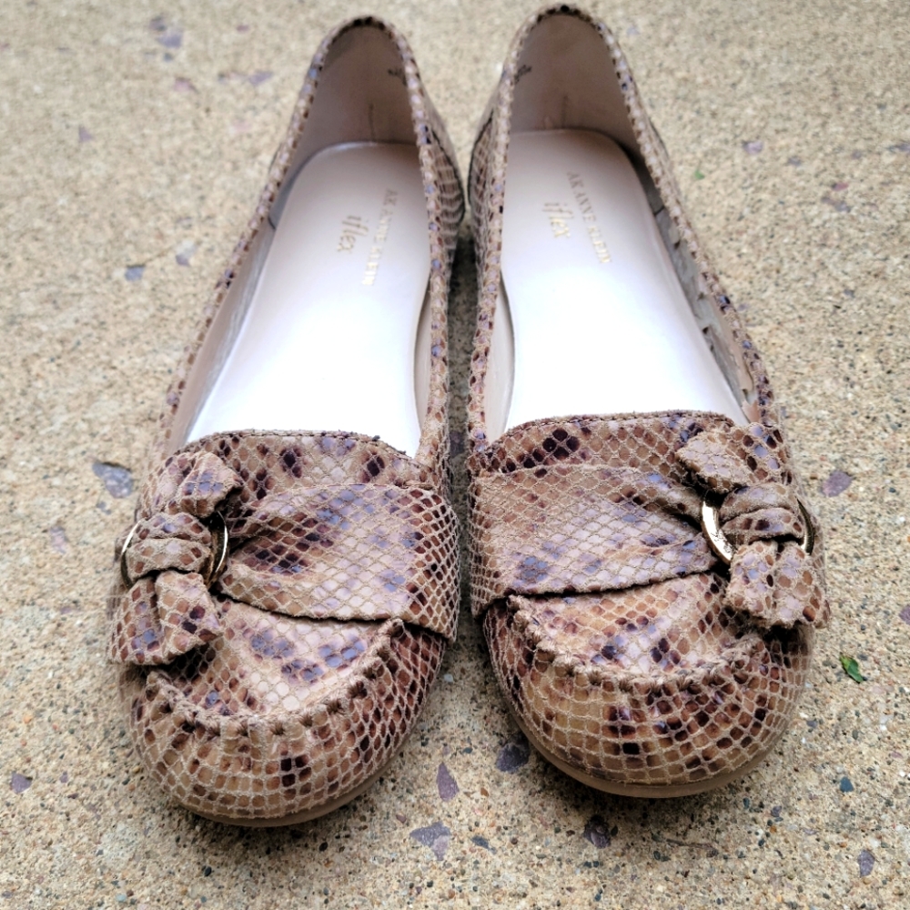 Anne Klein leather shoe - snakeskin - size 9